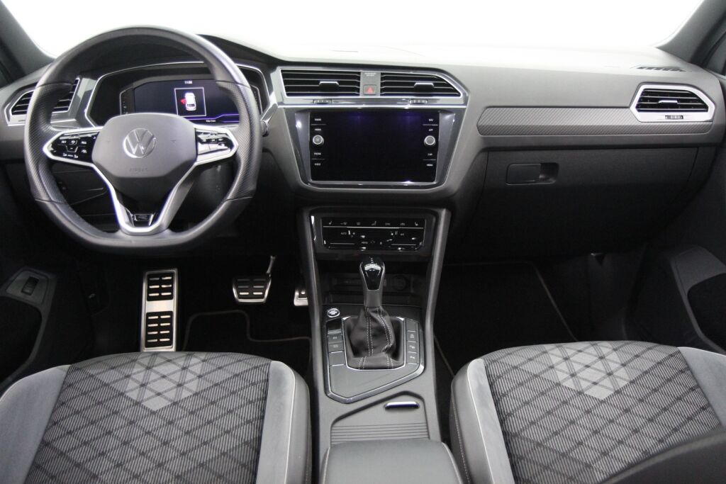 Volkswagen Tiguan 2021 R-Line 1,5 TSI 110 kW DSG-automaatti / ACC / Webasto /  Tutkat / Huoltokirja /