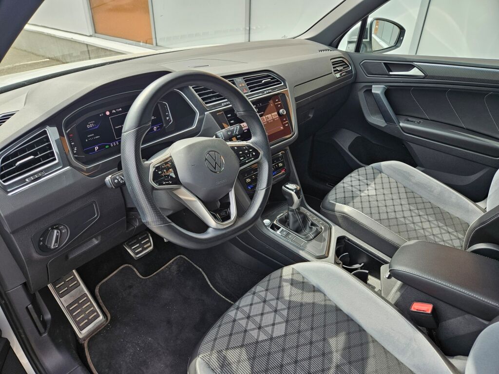 Volkswagen Tiguan 2021 R-Line 1,5 TSI 110 kW DSG-automaatti / ACC / Webasto /  Tutkat / Huoltokirja /