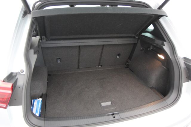 Volkswagen Tiguan 2021 R-Line 1,5 TSI 110 kW DSG-automaatti / ACC / Webasto /  Tutkat / Huoltokirja /