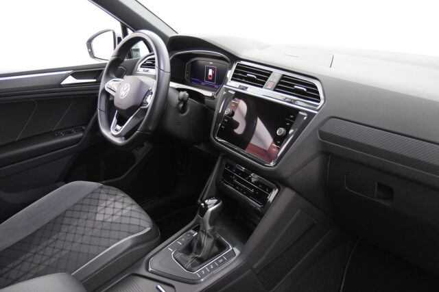 Volkswagen Tiguan 2021 R-Line 1,5 TSI 110 kW DSG-automaatti / ACC / Webasto /  Tutkat / Huoltokirja /