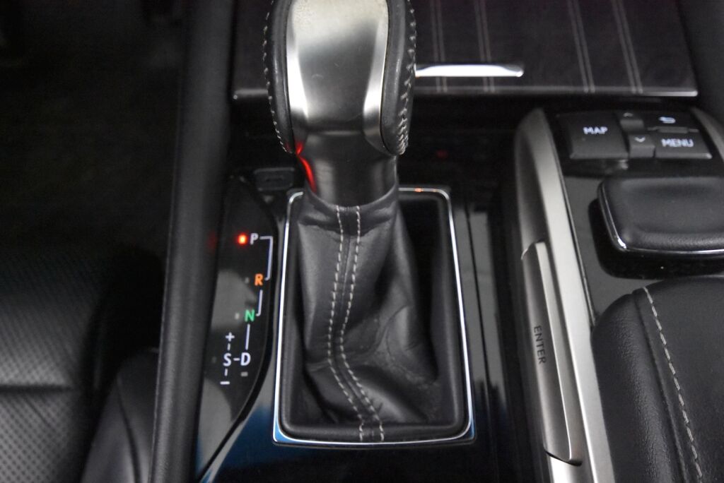 Lexus GS 2016 300h Hybrid A Premier / Huippuvarusteet / Adapt. vakkari / Mark & Levinson / HUD / 18-suuntaset penkit