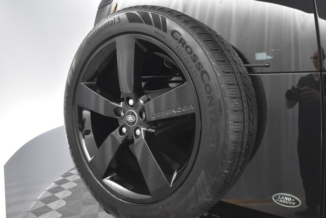 Land Rover Defender 2023 110 P400e Plug-in Hybrid X-Dynamic SE 23MY / Meridian / 360 Kamera / 22" / Matrix Led / Webasto / Driver assist / Koukku
