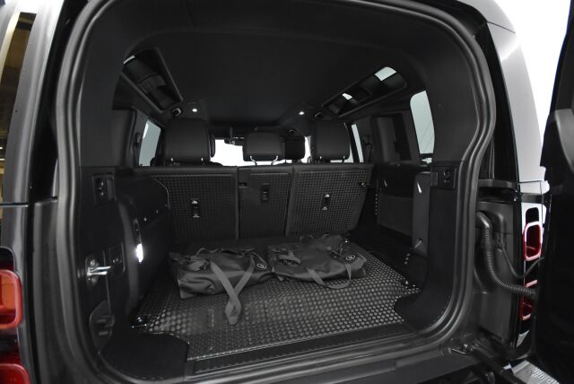 Land Rover Defender 2023 110 P400e Plug-in Hybrid X-Dynamic SE 23MY / Meridian / 360 Kamera / 22" / Matrix Led / Webasto / Driver assist / Koukku