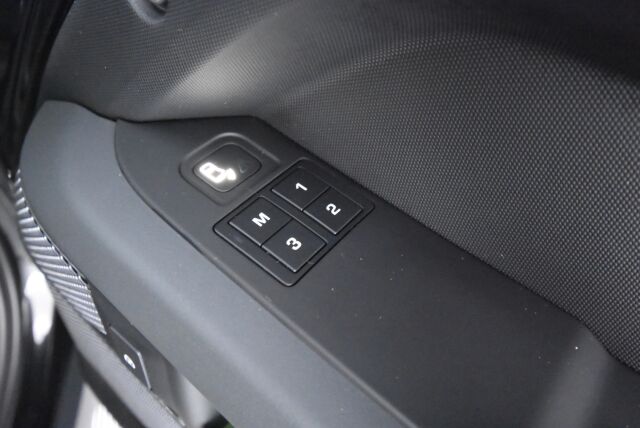 Land Rover Defender 2023 110 P400e Plug-in Hybrid X-Dynamic SE 23MY / Meridian / 360 Kamera / 22" / Matrix Led / Webasto / Driver assist / Koukku