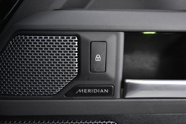 Land Rover Defender 2023 110 P400e Plug-in Hybrid X-Dynamic SE 23MY / Meridian / 360 Kamera / 22" / Matrix Led / Webasto / Driver assist / Koukku