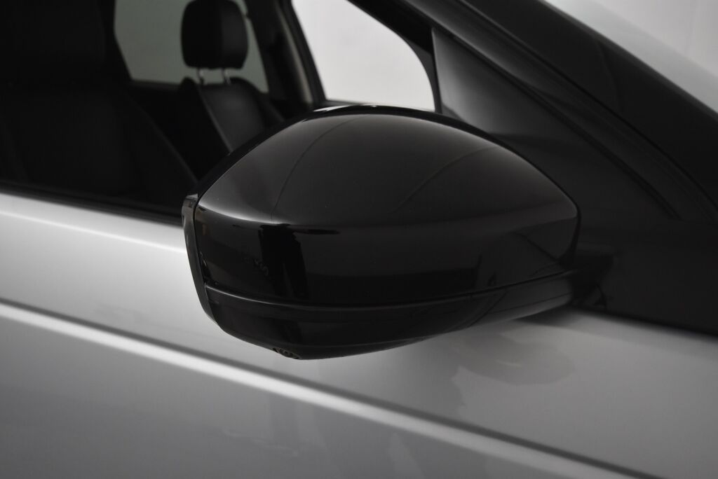 Land Rover Discovery Sport 2022 P300e Plug-in Hybrid AWD Auto S / ACC / Vetokoukku / 360 kamera / Nahkaverhoilu / Kaistavahti