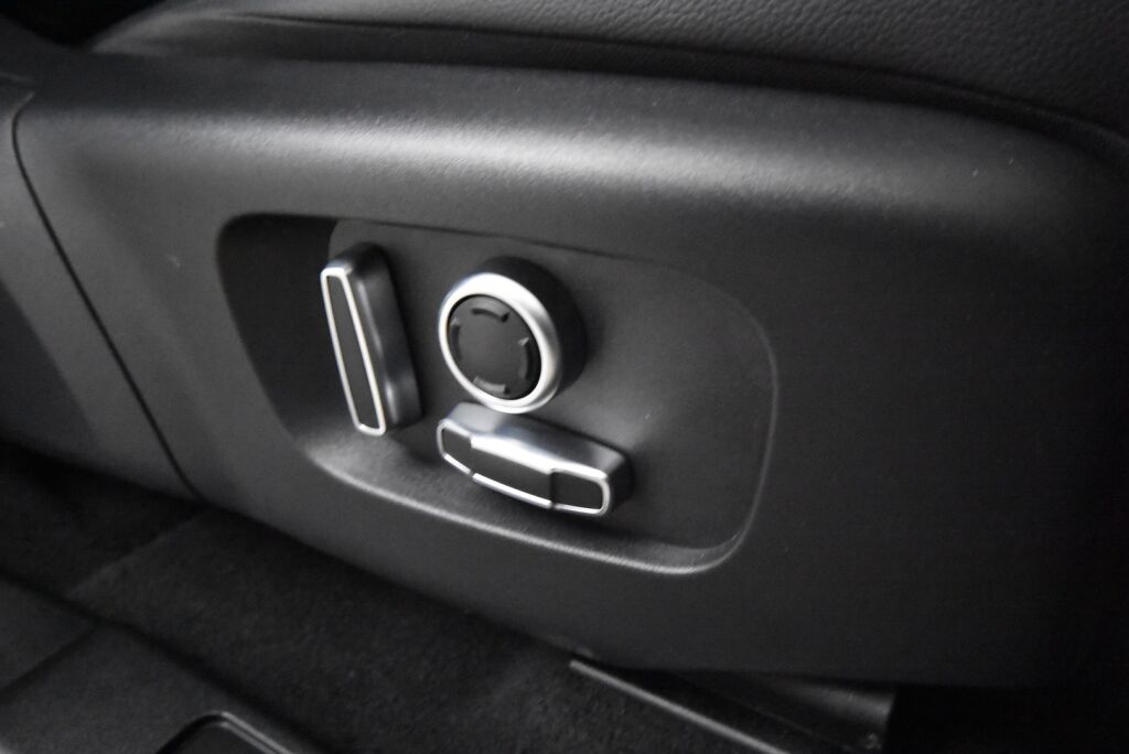 Land Rover Discovery Sport 2022 P300e Plug-in Hybrid AWD Auto S / ACC / Vetokoukku / 360 kamera / Nahkaverhoilu / Kaistavahti