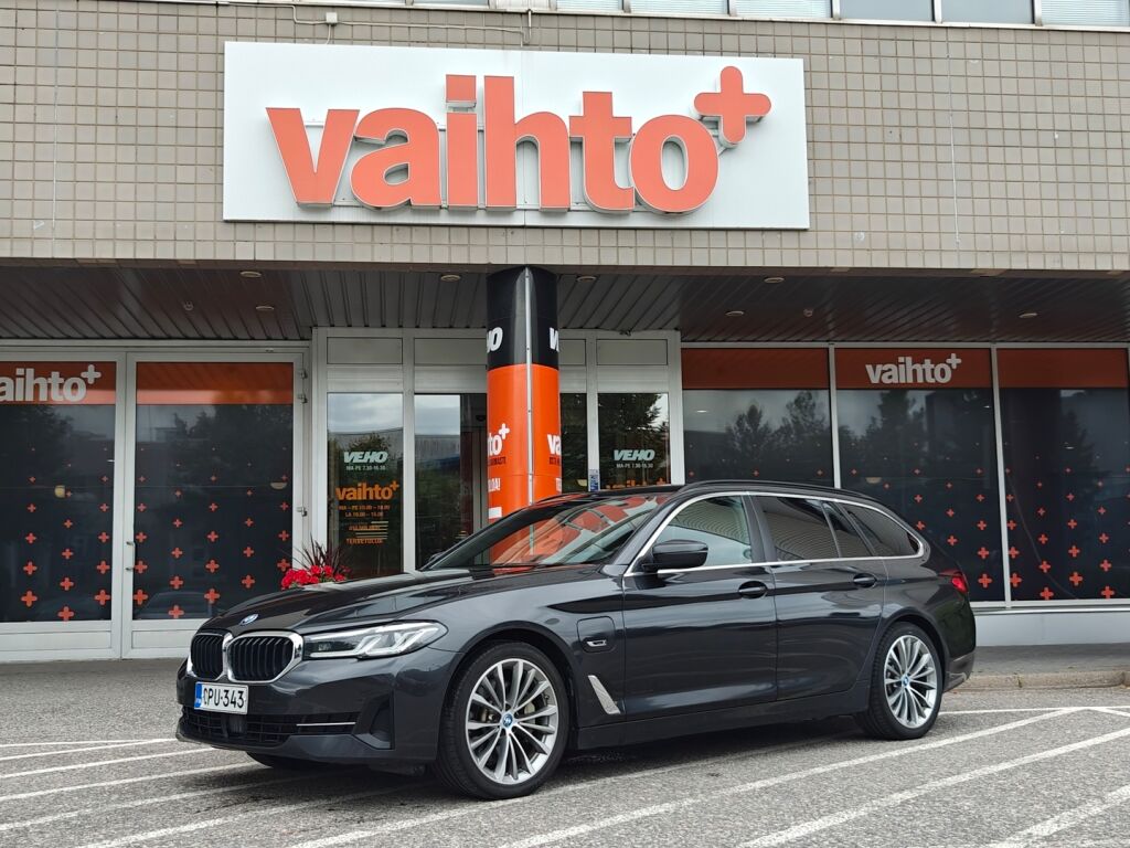 BMW 530 2022 G31 Touring 530e xDrive A Charged Edition / Adaptiivinen vakionopeudensäädin / HiFi / Sähköinen vetokoukku / Peruutuskamera