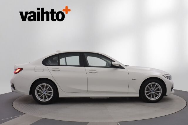 BMW 320 2022 G20 Sedan 320e A Charged Edition / 1-om. Suomiauto / HiFi / M ratti / Pysäköintipaketti / Juuri huollettu!