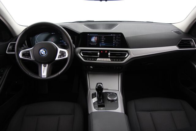 BMW 320 2022 G20 Sedan 320e A Charged Edition / 1-om. Suomiauto / HiFi / M ratti / Pysäköintipaketti / Juuri huollettu!