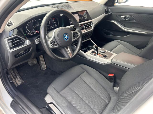 BMW 320 2022 G20 Sedan 320e A Charged Edition / 1-om. Suomiauto / HiFi / M ratti / Pysäköintipaketti