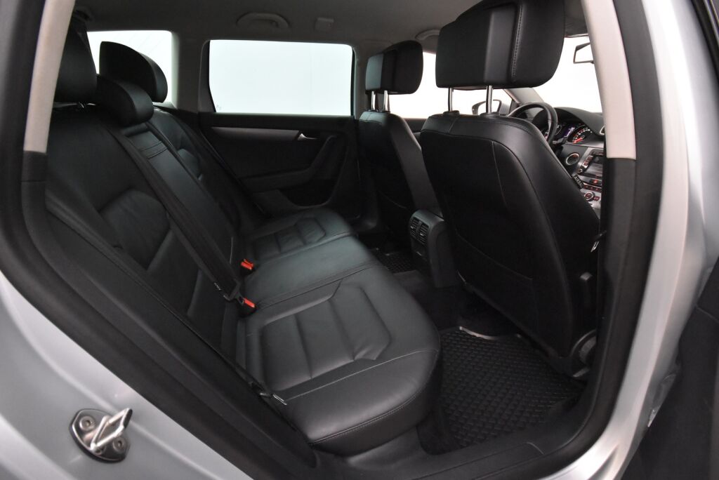 Volkswagen Passat 2012 Variant Highline 2,0 TDI 125 kW (170 hv) BlueMotion Technology 4MOTION DSG-aut / Webasto / Vakkari / Nahat / Vetokoukku /