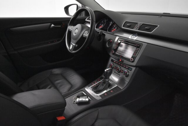 Volkswagen Passat 2012 Variant Highline 2,0 TDI 125 kW (170 hv) BlueMotion Technology 4MOTION DSG-aut / Webasto / Vakkari / Nahat / Vetokoukku /