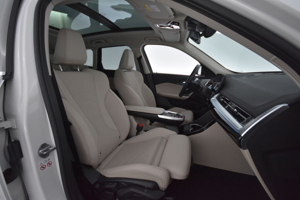BMW X1 2023 U11 25e xDrive Charged Edition xLine / Vetokoukku / Comfort Access / HarmanKardon / LED / Kamera