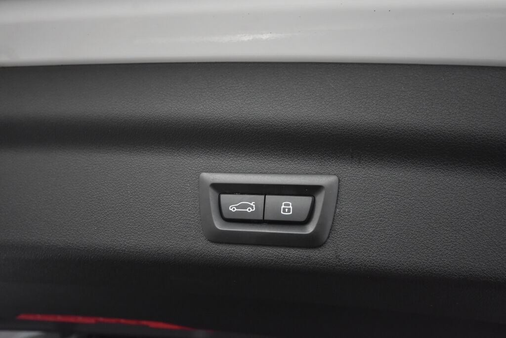 BMW X1 2023 U11 25e xDrive Charged Edition xLine / Vetokoukku / Comfort Access / HarmanKardon / LED / Kamera
