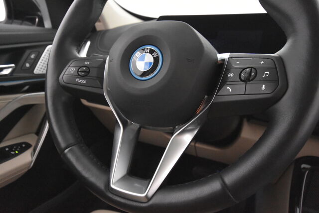 BMW X1 2023 U11 25e xDrive Charged Edition xLine / Vetokoukku / Comfort Access / HarmanKardon / LED / Kamera