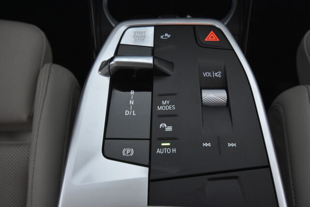 BMW X1 2023 U11 25e xDrive Charged Edition xLine / Vetokoukku / Comfort Access / HarmanKardon / LED / Kamera