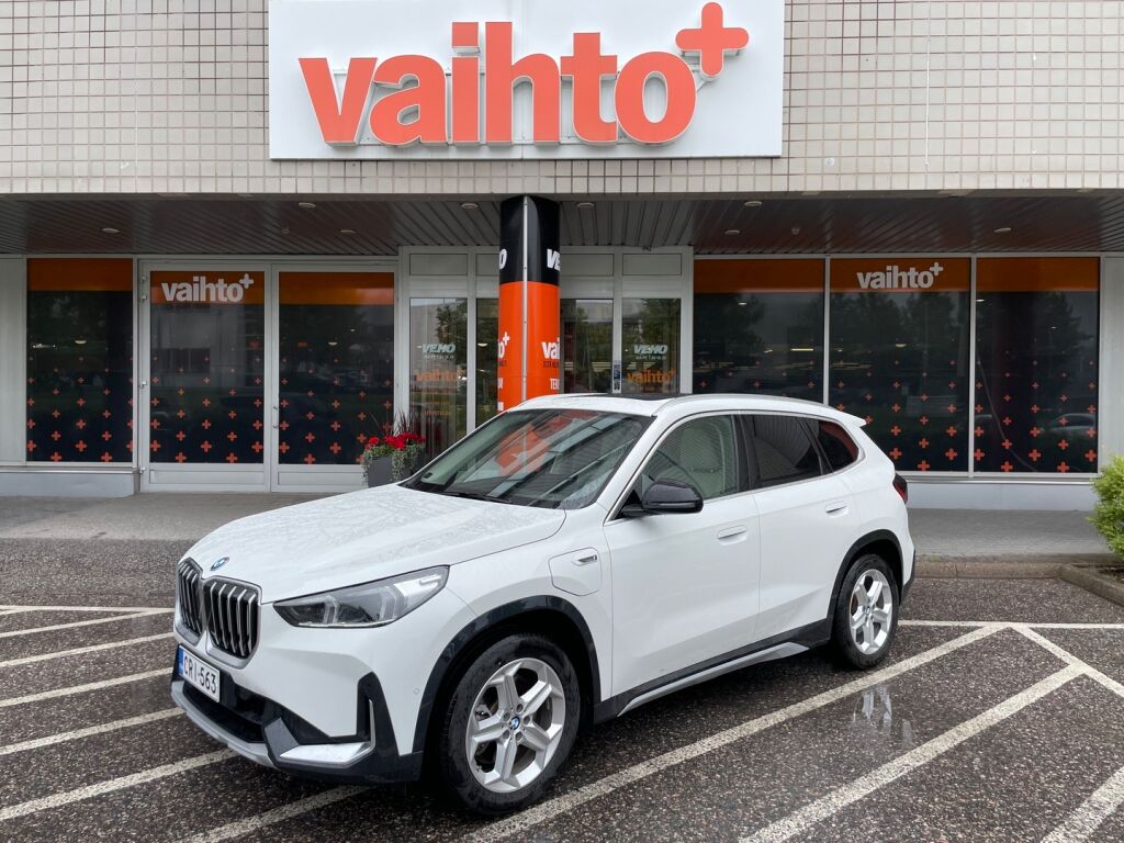 BMW X1 2023 U11 25e xDrive Charged Edition xLine / Vetokoukku / Comfort Access / HarmanKardon / LED / Kamera