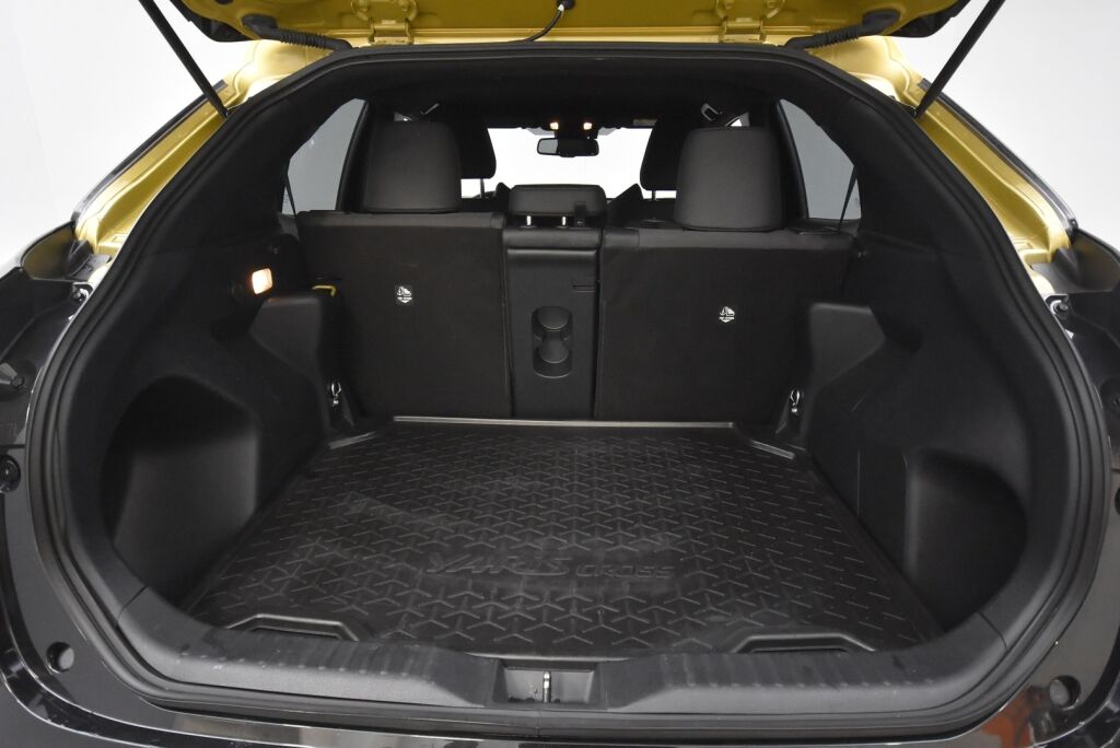 Toyota Yaris Cross 2021 1,5 Hybrid AWD-i Adventure / JBL-audio / HUD / Ratinlämmitin / Peruutuskamera / Relax takuu - RAHOITUS TÄHÄN AUTOON VAIN 3.99% - 