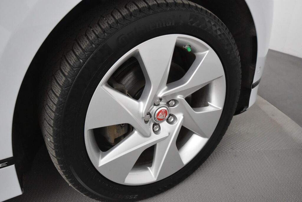 Jaguar I-PACE 2019 HSE / Meridian / HUD / Performance penkit / Panoraama / 1 omistaja / 360 Kamera / Acc / LED / Ilma-alusta - RAHOITUS TÄHÄN AUTOON VAIN 3.99% - 