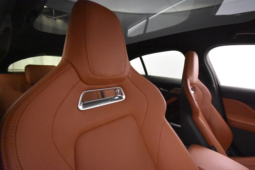 Jaguar I-PACE 2019 HSE / Meridian / HUD / Performance penkit / Panoraama / 1 omistaja / 360 Kamera / Acc / LED / Ilma-alusta - RAHOITUS TÄHÄN AUTOON VAIN 3.99% - 