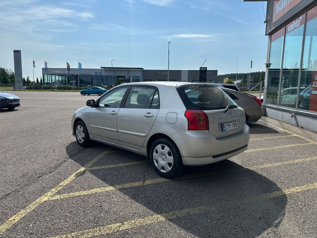 Toyota Corolla 2006 1,6 VVT-i Linea Terra 5ov Hatchback Business / Merkkihuoltokirja / Lohkolämmitin ja sisätilanpistoke
