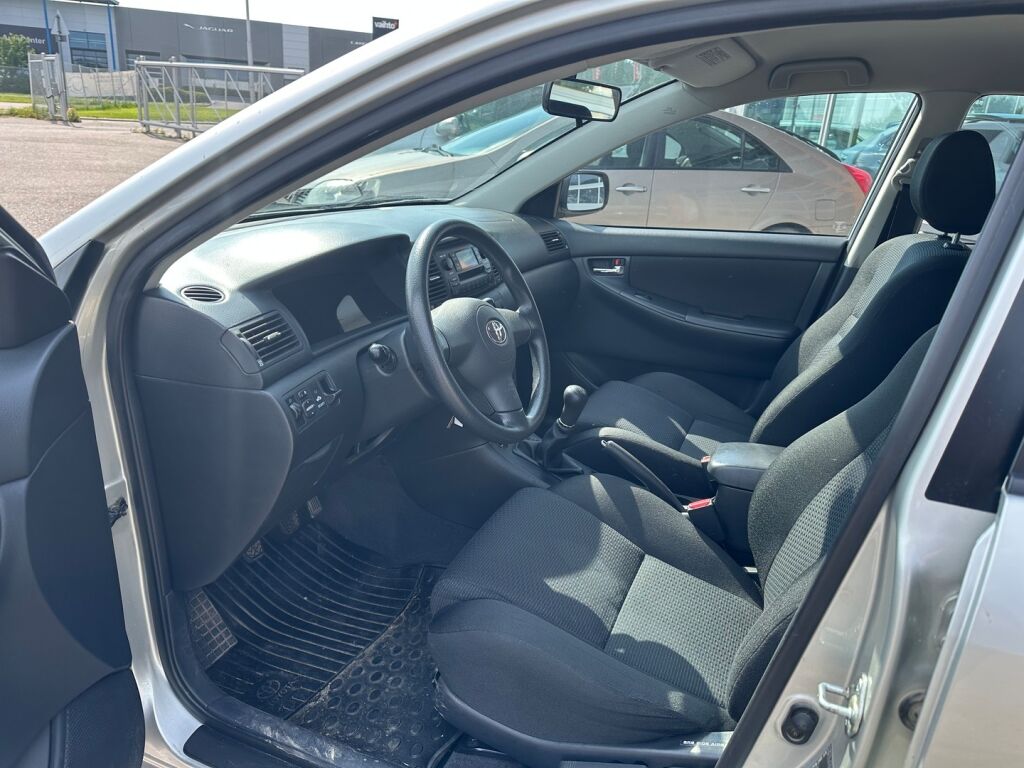 Toyota Corolla 2006 1,6 VVT-i Linea Terra 5ov Hatchback Business / Merkkihuoltokirja / Lohkolämmitin ja sisätilanpistoke