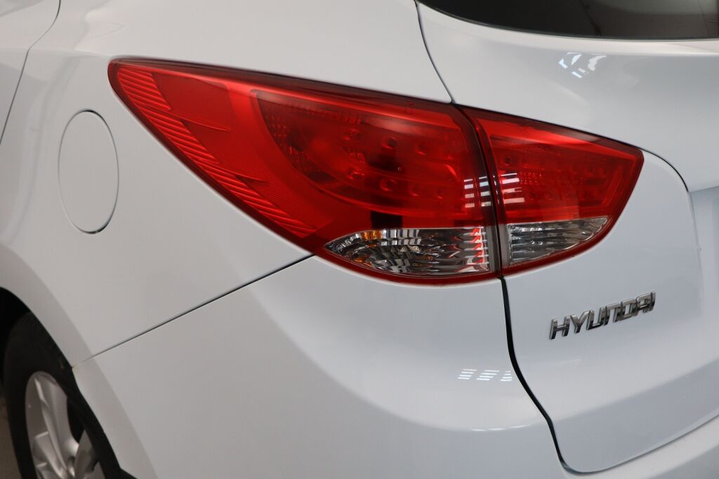 Hyundai ix35 2010 4wd 2,0 CRDi-R 135kW 6AT Style / 2.omisteinen / Leimattu 3/25 / Osanahkaverhoilu / Koukku / Lohko / Vakkari / P.tutka /