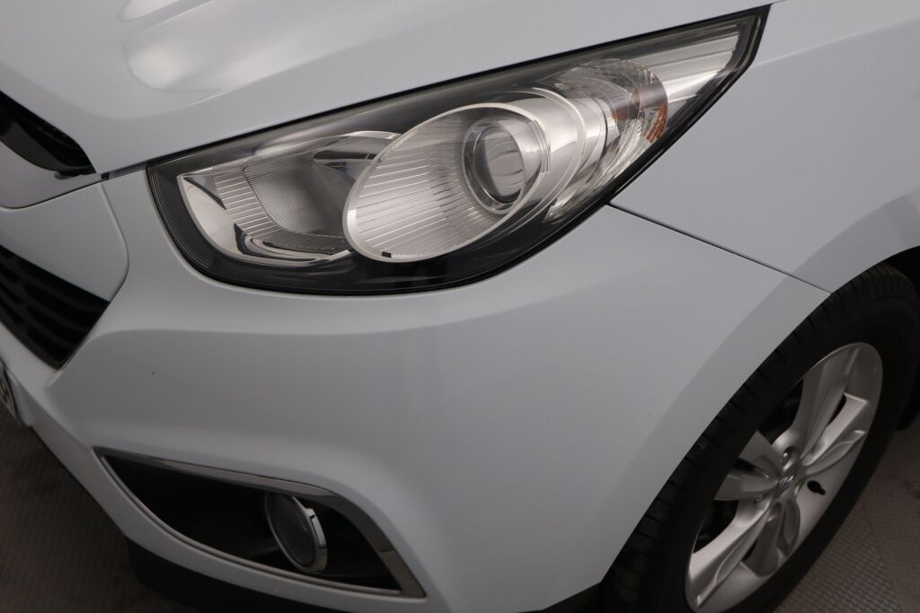 Hyundai ix35 2010 4wd 2,0 CRDi-R 135kW 6AT Style / 2.omisteinen / Leimattu 3/25 / Osanahkaverhoilu / Koukku / Lohko / Vakkari / P.tutka /