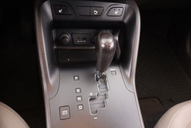 Hyundai ix35 2010 4wd 2,0 CRDi-R 135kW 6AT Style / 2.omisteinen / Leimattu 3/25 / Osanahkaverhoilu / Koukku / Lohko / Vakkari / P.tutka /