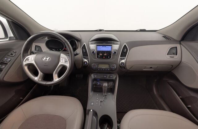 Hyundai ix35 2010 4wd 2,0 CRDi-R 135kW 6AT Style / 2.omisteinen / Leimattu 3/25 / Osanahkaverhoilu / Koukku / Lohko / Vakkari / P.tutka /