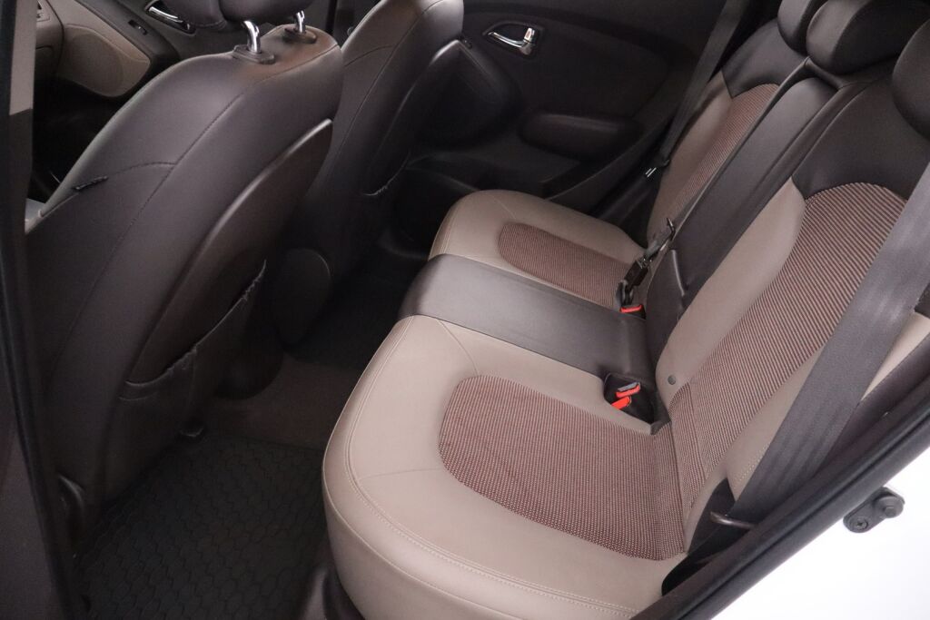 Hyundai ix35 2010 4wd 2,0 CRDi-R 135kW 6AT Style / 2.omisteinen / Leimattu 3/25 / Osanahkaverhoilu / Koukku / Lohko / Vakkari / P.tutka /