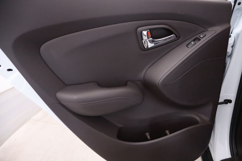 Hyundai ix35 2010 4wd 2,0 CRDi-R 135kW 6AT Style / 2.omisteinen / Leimattu 3/25 / Osanahkaverhoilu / Koukku / Lohko / Vakkari / P.tutka /