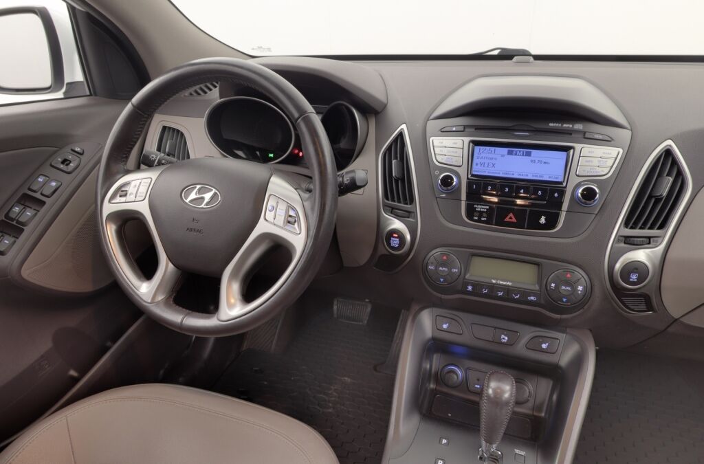 Hyundai ix35 2010 4wd 2,0 CRDi-R 135kW 6AT Style / 2.omisteinen / Leimattu 3/25 / Osanahkaverhoilu / Koukku / Lohko / Vakkari / P.tutka /