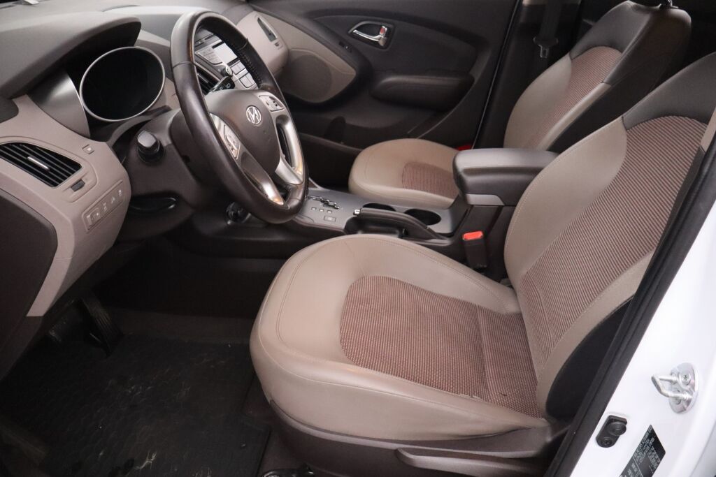 Hyundai ix35 2010 4wd 2,0 CRDi-R 135kW 6AT Style / 2.omisteinen / Leimattu 3/25 / Osanahkaverhoilu / Koukku / Lohko / Vakkari / P.tutka /