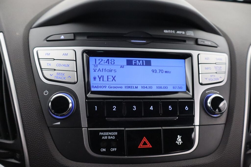 Hyundai ix35 2010 4wd 2,0 CRDi-R 135kW 6AT Style / 2.omisteinen / Leimattu 3/25 / Osanahkaverhoilu / Koukku / Lohko / Vakkari / P.tutka /