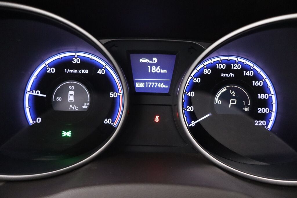 Hyundai ix35 2010 4wd 2,0 CRDi-R 135kW 6AT Style / 2.omisteinen / Leimattu 3/25 / Osanahkaverhoilu / Koukku / Lohko / Vakkari / P.tutka /