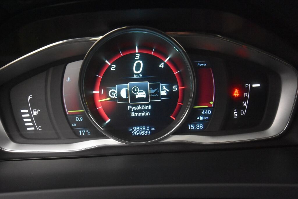 Volvo V60 2014 D4 AWD Business Edition Summum aut / Vetokoukku / Webasto / VOC / Kuljettajan istuin muistilla / Uusi tuulilasi