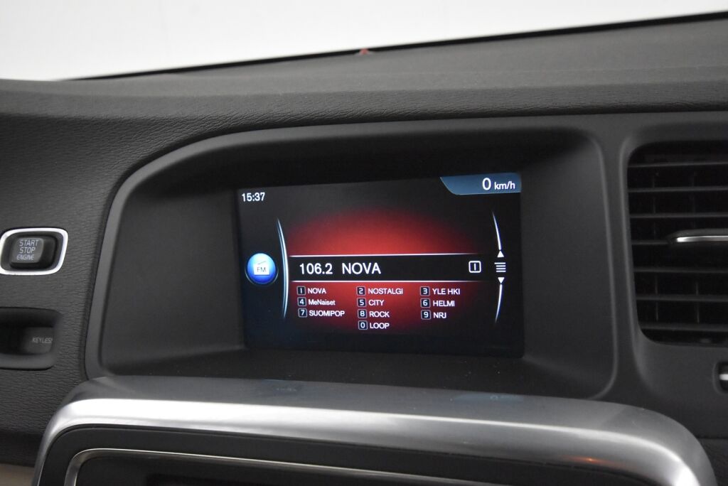 Volvo V60 2014 D4 AWD Business Edition Summum aut / Vetokoukku / Webasto / VOC / Kuljettajan istuin muistilla / Uusi tuulilasi