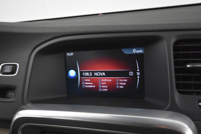 Volvo V60 2014 D4 AWD Business Edition Summum aut / Vetokoukku / Webasto / VOC / Kuljettajan istuin muistilla / Uusi tuulilasi