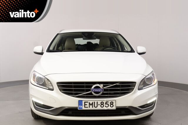 Volvo V60 2014 D4 AWD Business Edition Summum aut / Vetokoukku / Webasto / VOC / Kuljettajan istuin muistilla / Uusi tuulilasi