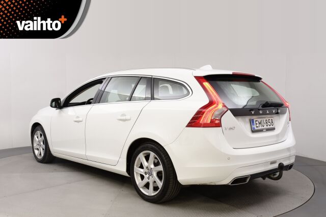 Volvo V60 2014 D4 AWD Business Edition Summum aut / Vetokoukku / Webasto / VOC / Kuljettajan istuin muistilla / Uusi tuulilasi