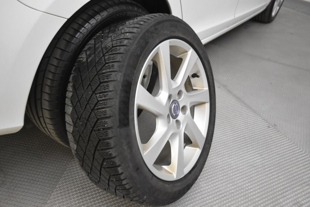 Volvo V60 2014 D4 AWD Business Edition Summum aut / Vetokoukku / Webasto / VOC / Kuljettajan istuin muistilla / Uusi tuulilasi