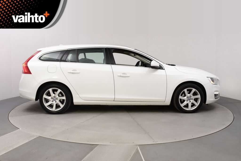 Volvo V60 2014 D4 AWD Business Edition Summum aut / Vetokoukku / Webasto / VOC / Kuljettajan istuin muistilla / Uusi tuulilasi