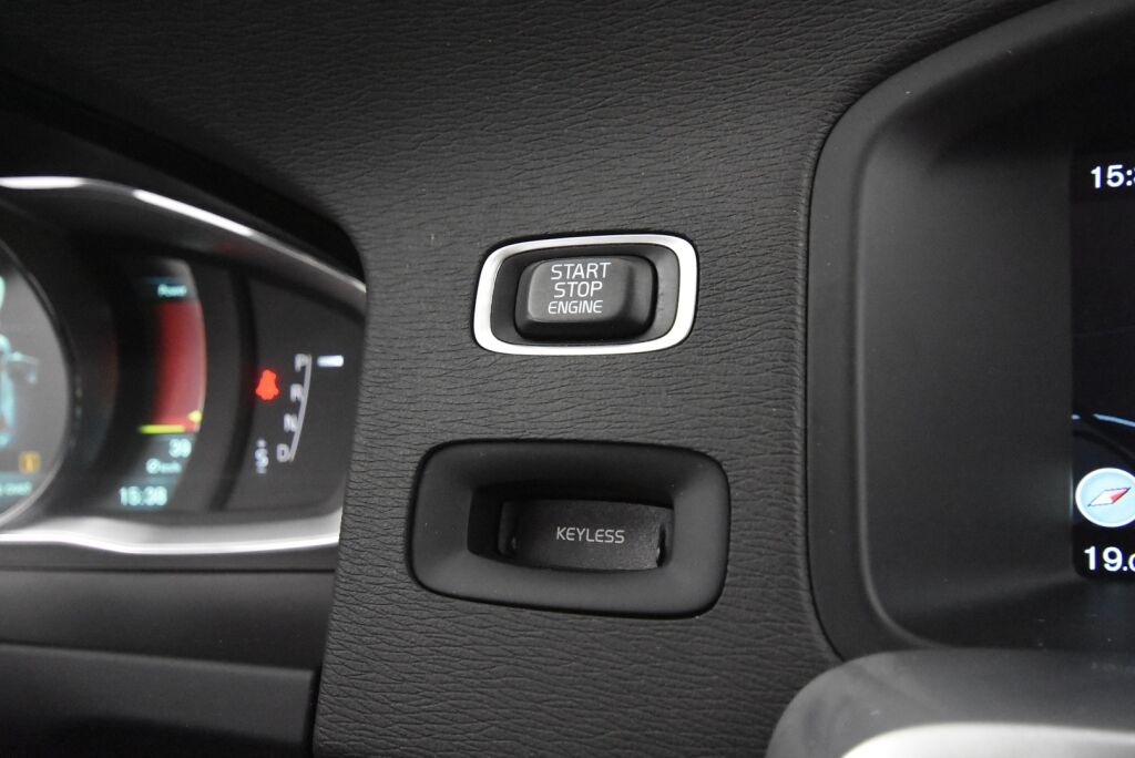 Volvo V60 2014 D4 AWD Business Edition Summum aut / Vetokoukku / Webasto / VOC / Kuljettajan istuin muistilla / Uusi tuulilasi