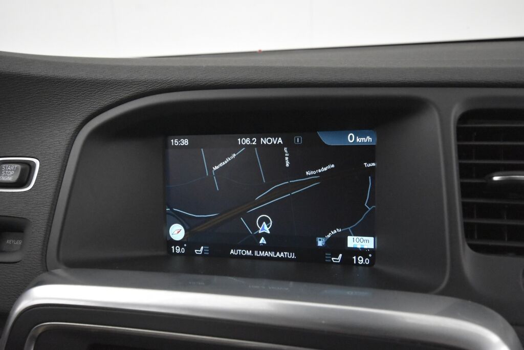 Volvo V60 2014 D4 AWD Business Edition Summum aut / Vetokoukku / Webasto / VOC / Kuljettajan istuin muistilla / Uusi tuulilasi