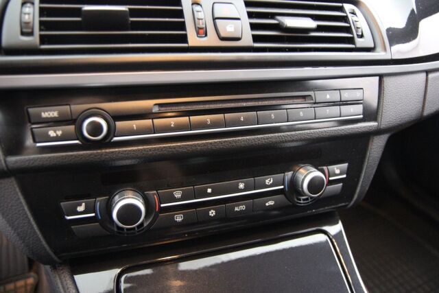BMW 520 2011 TwinPower Turbo A F11 Touring / Koukku / Sähkökontti / Lohkolämmitin / Tutkat
