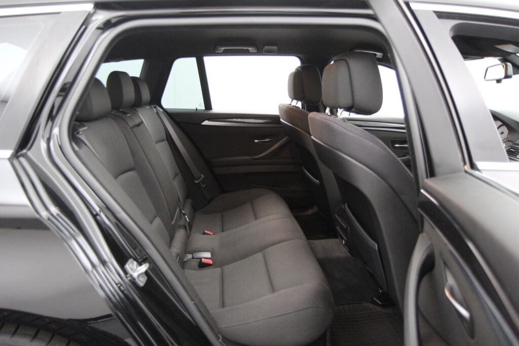 BMW 520 2011 TwinPower Turbo A F11 Touring / Koukku / Sähkökontti / Lohkolämmitin / Tutkat