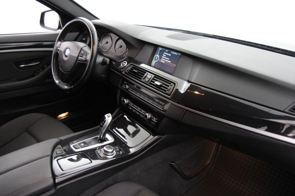 BMW 520 2011 TwinPower Turbo A F11 Touring / Koukku / Sähkökontti / Lohkolämmitin / Tutkat