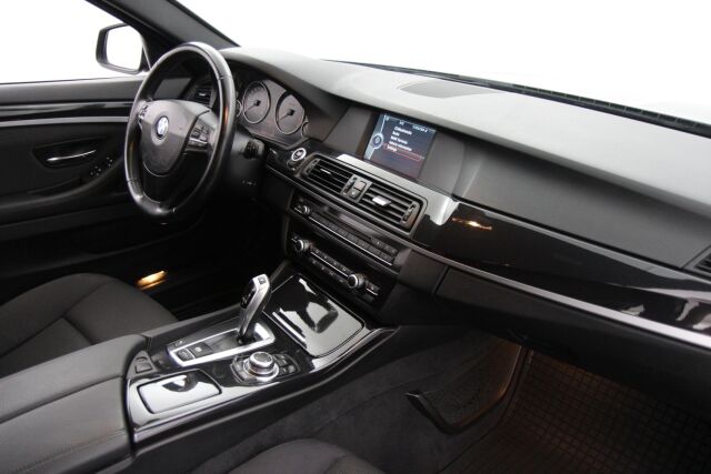 BMW 520 2011 TwinPower Turbo A F11 Touring / Koukku / Sähkökontti / Lohkolämmitin / Tutkat